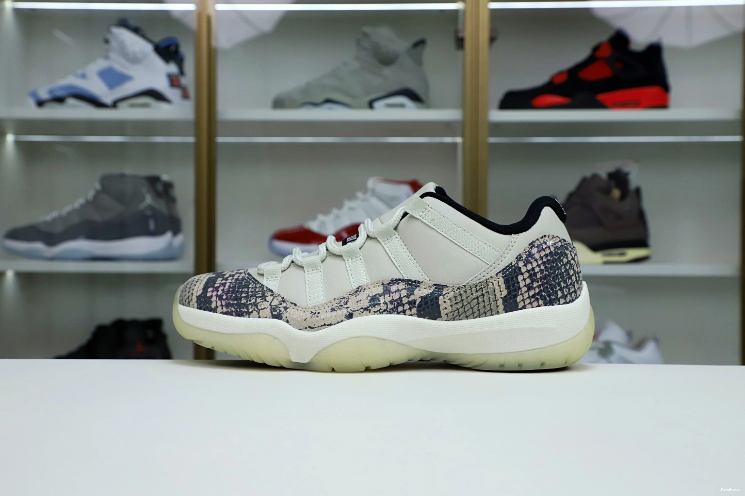 BONE 11 JORDAN LIGHT SNAKESKIN AIR LOW 1012